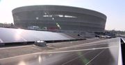 Trwa montaż 1240 paneli fotowoltaicznych na parkingu Stadionu we Wrocławiu. Mają pokryć prawie 100 proc. jego zapotrzebowania na prąd