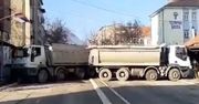 Serbia: kolejne Barykady ciężarówek blokują drogi prowadzące do Prisztiny w związku z utrzymującymi się napięciami w północnym Kosowie