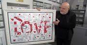Andrzej Mleczko przekazał kolejny obraz na licytację w finale WOŚP. Tegoroczne dzieło nosi wymowny tytuł “Love”