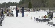 Ziemia na cmentarzu pochłonęła 40 grobów. Nie wiadomo, kto ma zapłacić za zniszczone pomniki