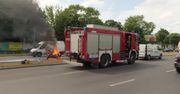 W Warszawie zapalił się motocykl. Spłonął doszczętnie na środku ruchliwej drogi