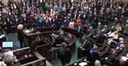 Minuta ciszy w Sejmie dla ciężarnych kobiet, które zmarły w polskich szpitalach. Nie wszyscy posłowie wstali