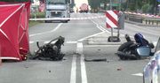 Samochód spłonął po zderzeniu z motocyklem. Nie żyją trzy osoby, w tym kobieta z dzieckiem