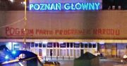 „Pogrom partii programem narodu” – hasło z 1981 roku znów w przestrzeni miejskiej Poznania. Tym razem na dworcu