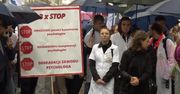 Chcą poprawy jakości pracy, systemu i kształcenia. Lekarze rezydenci protestowali w Warszawie