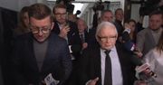 Kaczyński nie chce rozmawiać z dziennikarzami na korytarzu i pyta, kto dał im prawo zadawać pytania