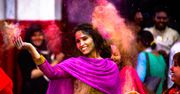 Holi 2024. Święto Kolorów rozjaśnia Indie i świat.