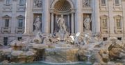 Rzymska Fontanna di Trevi z nową platformą widokową: bliskie spojrzenie na zabytkowy skarb