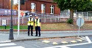 Policjanci sprawdzają oznakowanie dróg przy szkołach