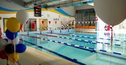 Otwarto basen sportowy z regulowanym dnem