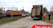 Wypadek pociągu osobowego z ciężarówką