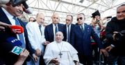 Papież Franciszek opuścił rzymską klinikę Gemelli i wrócił do Watykanu