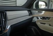 Volvo XC90 T8 AWD Plug-In Hybrid Ultra Dark