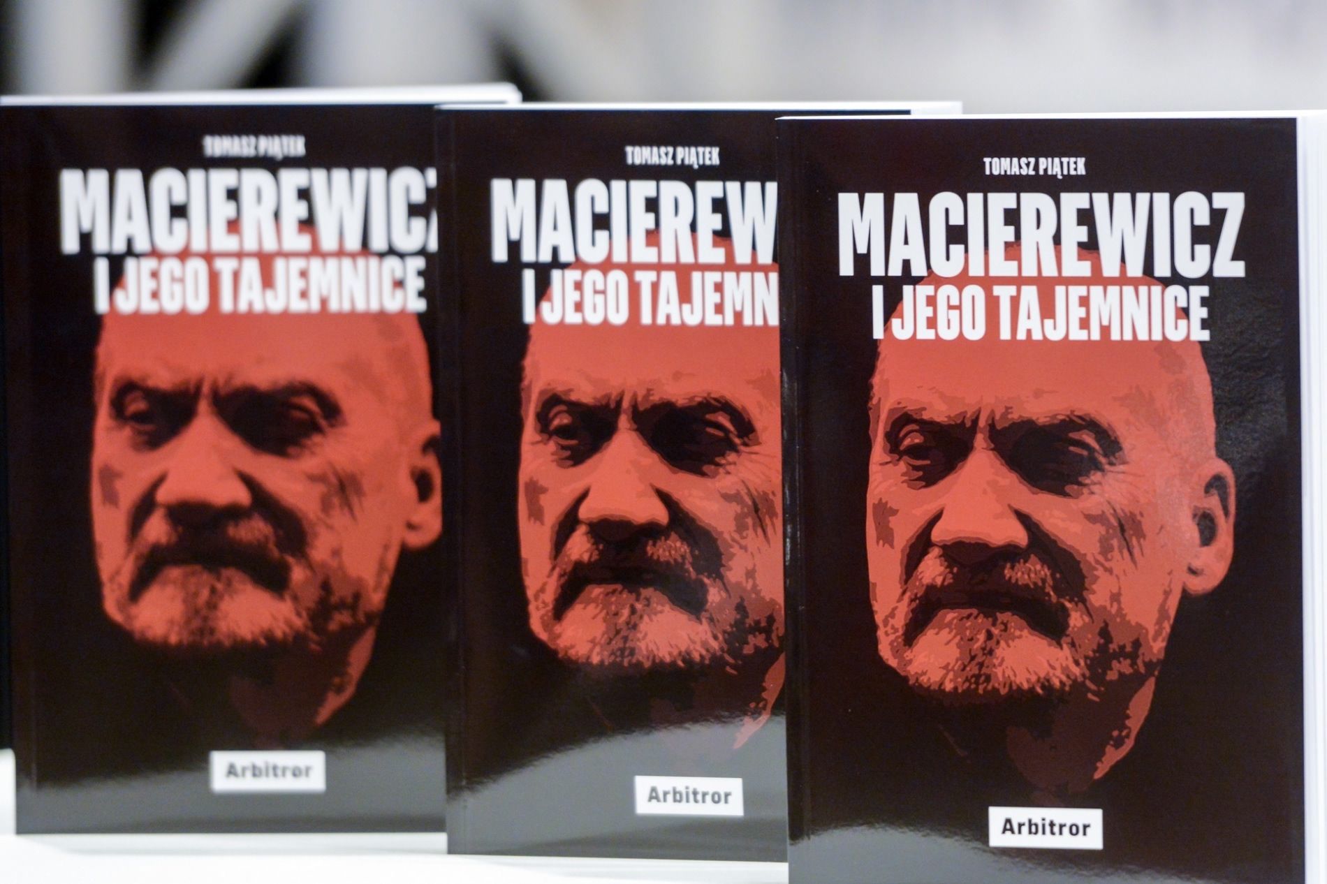 Książka "Macierewicz i jego tajemnice" bije rekordy. Tomasz Piątek
