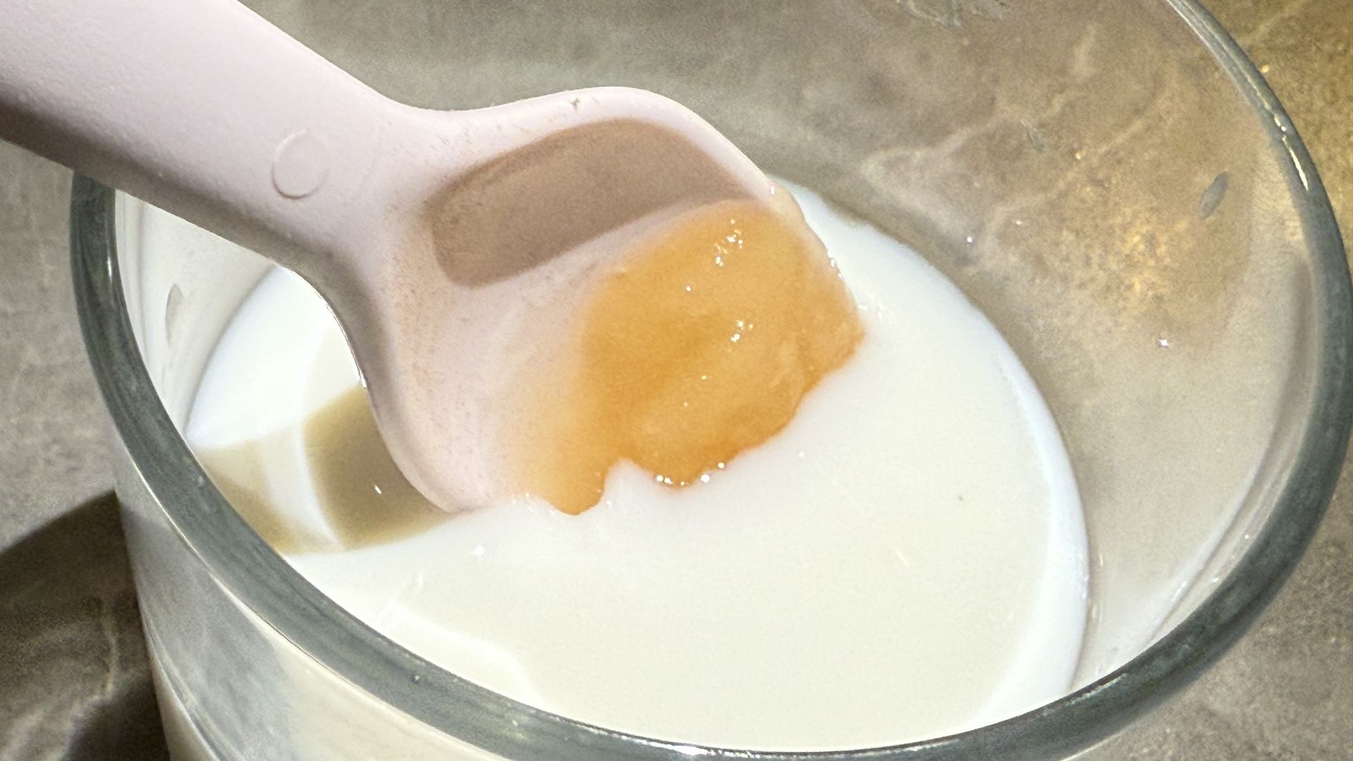 Wypij przed snem, a zaśniesz bez problemu. Organizm gwałtownie się wyciszy i zregeneruje