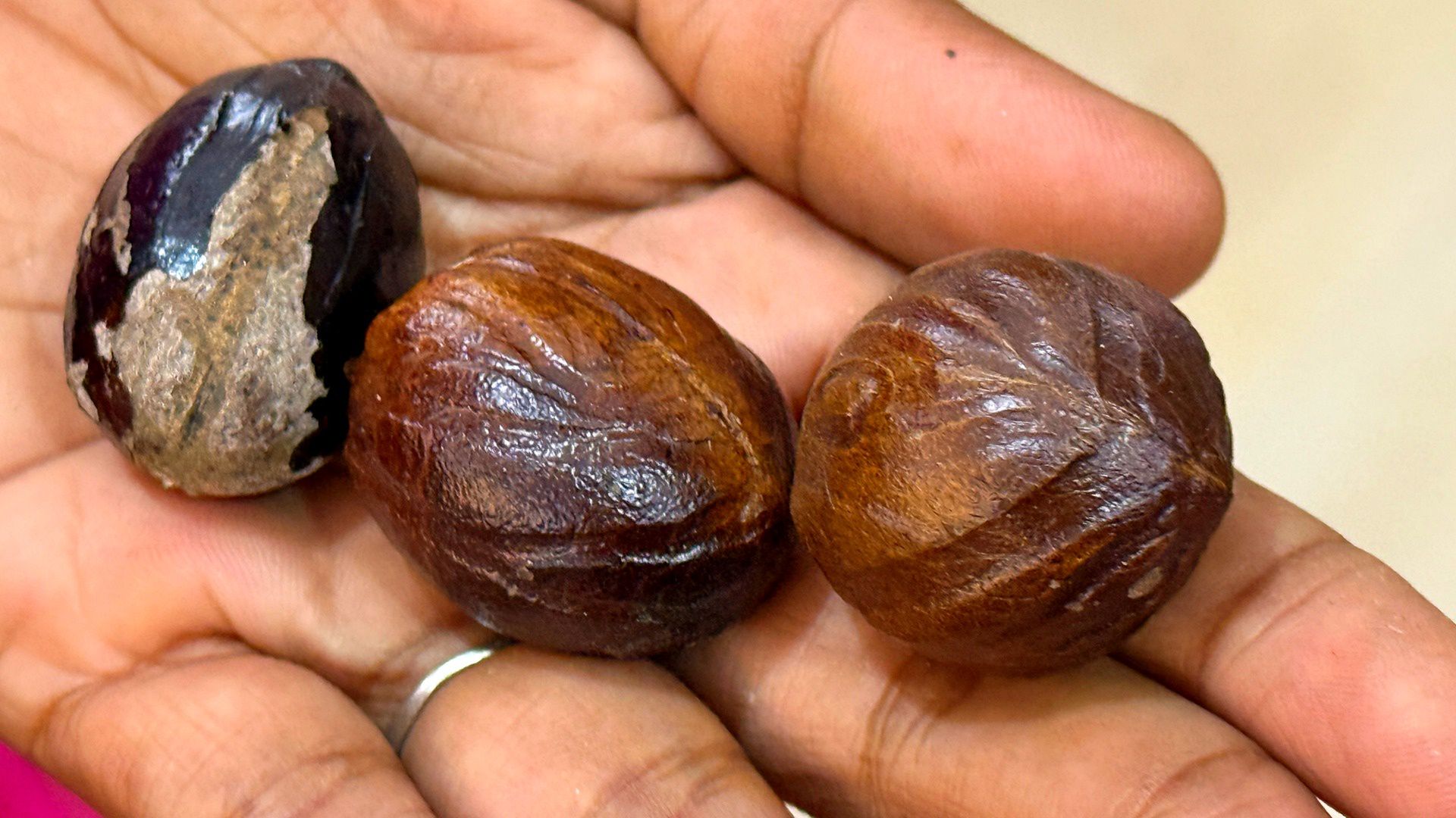 Wystarczy szczypta do mleka przed snem. Przyjemnie rozgrzewa i pomaga zasnąć