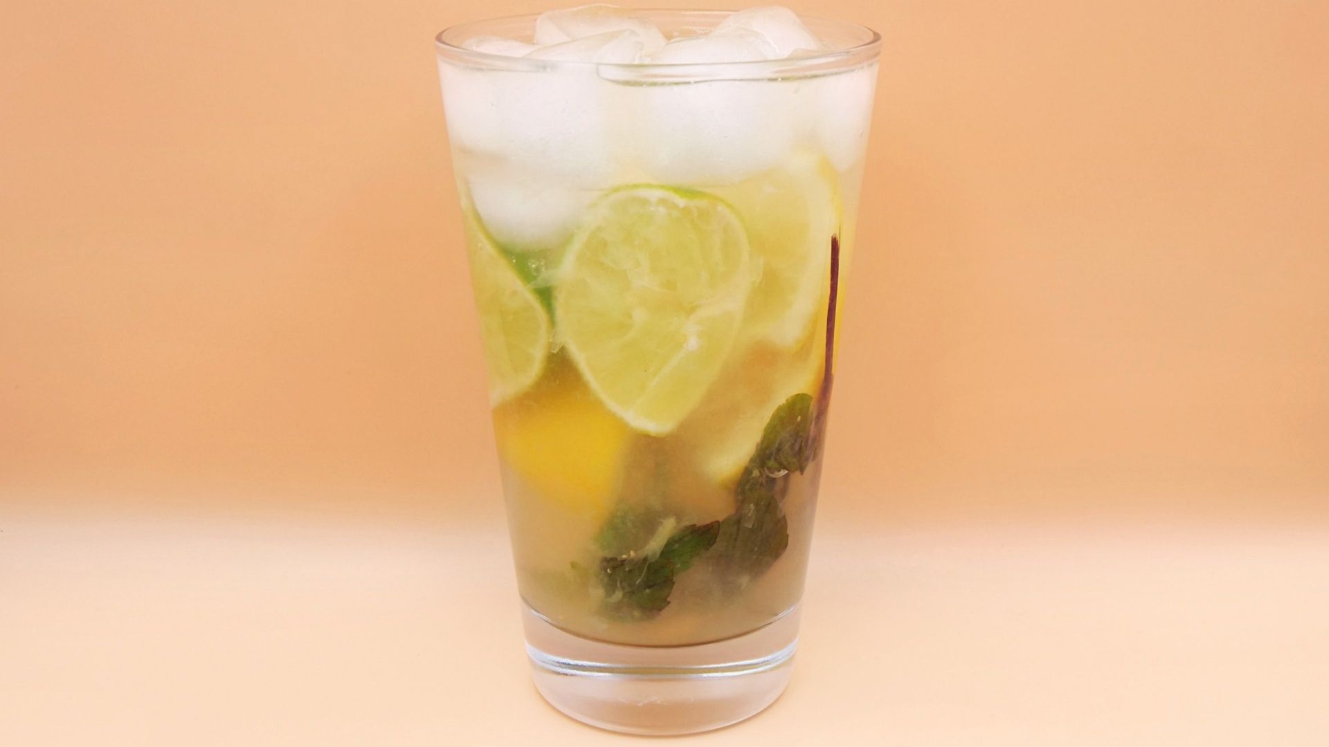 Orzeźwia, a robi się go w 2 minuty. Ten napój to ratunek na upał