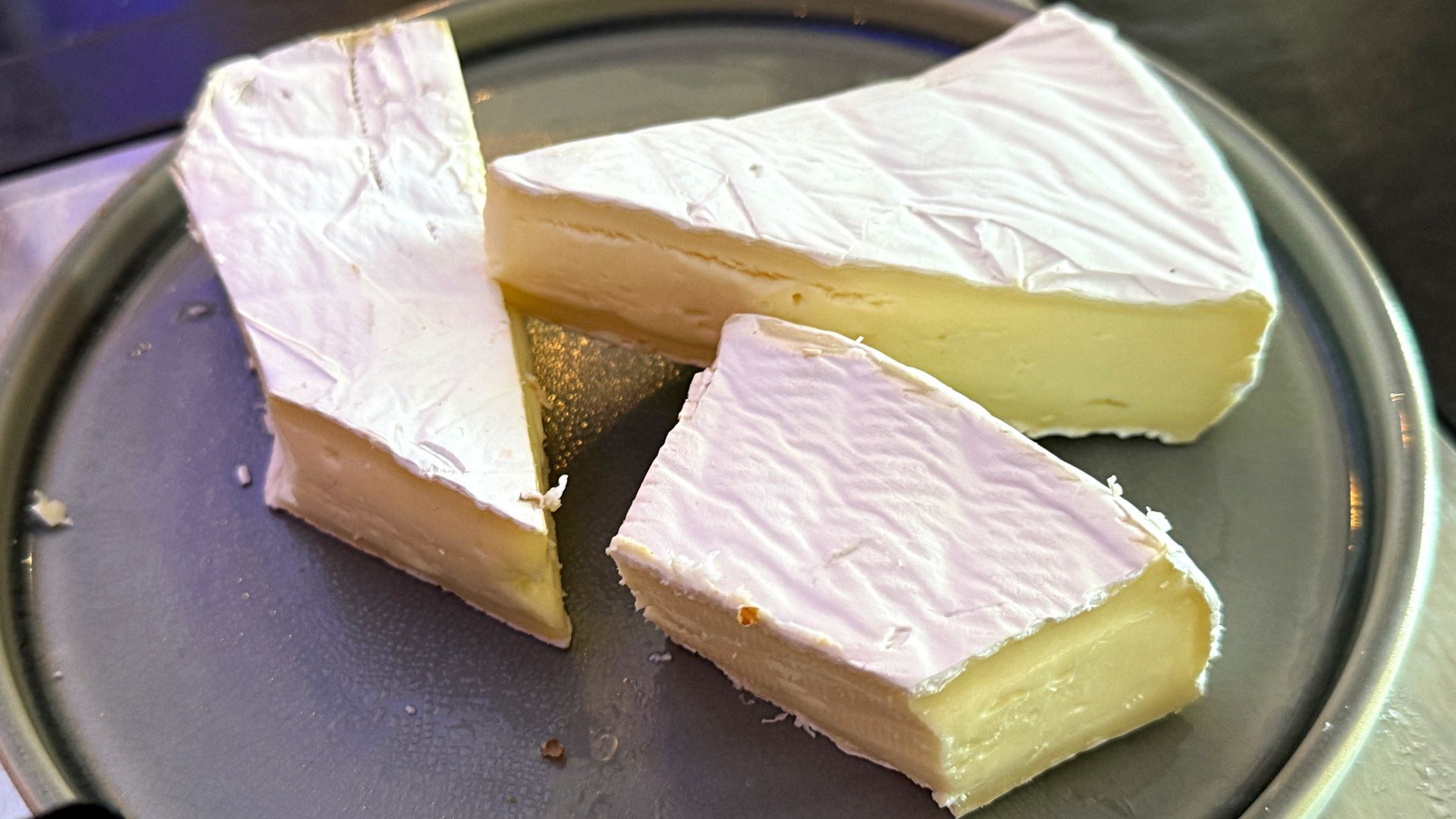 To nie tylko smak i przyjemność. Camembert uruchamia w ciele konkretne procesy