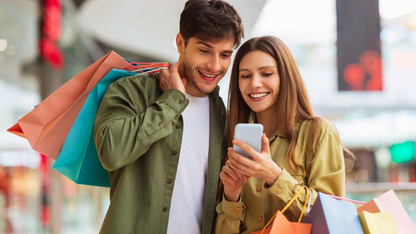 Kto nie ma appki, ten znika. E-sklepy pod presją nowoczesnych klientów