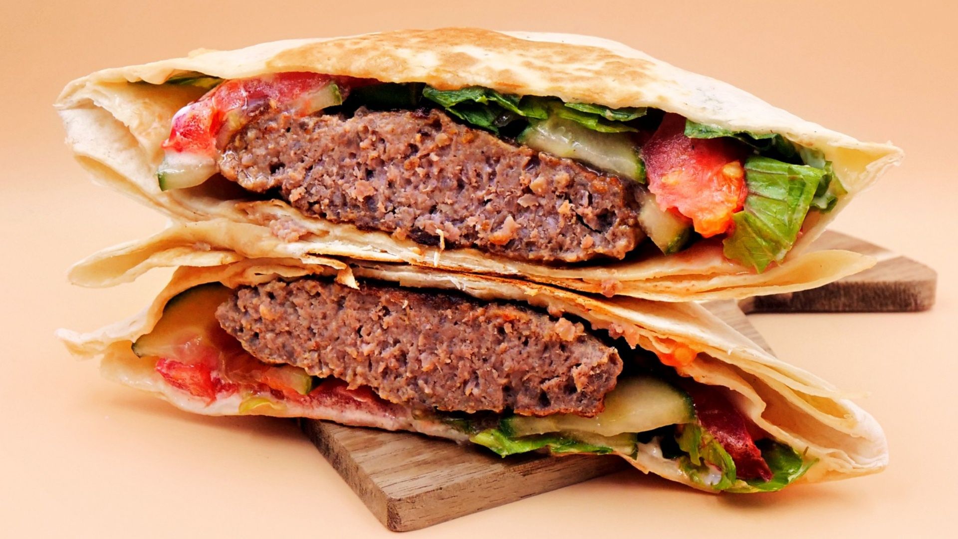 Kiedy tortilla spotyka burgera… powstaje coś nieprzyzwoicie pysznego. Poznaj burgerotillę