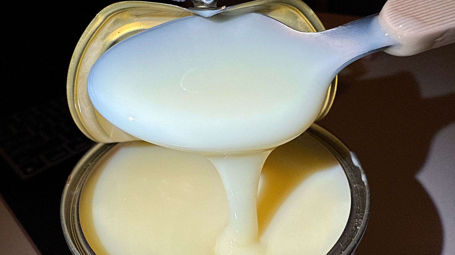 Wiele osób dodaje do kawy zamiast zwykłego mleka. Najgorszy wybór dla zdrowia