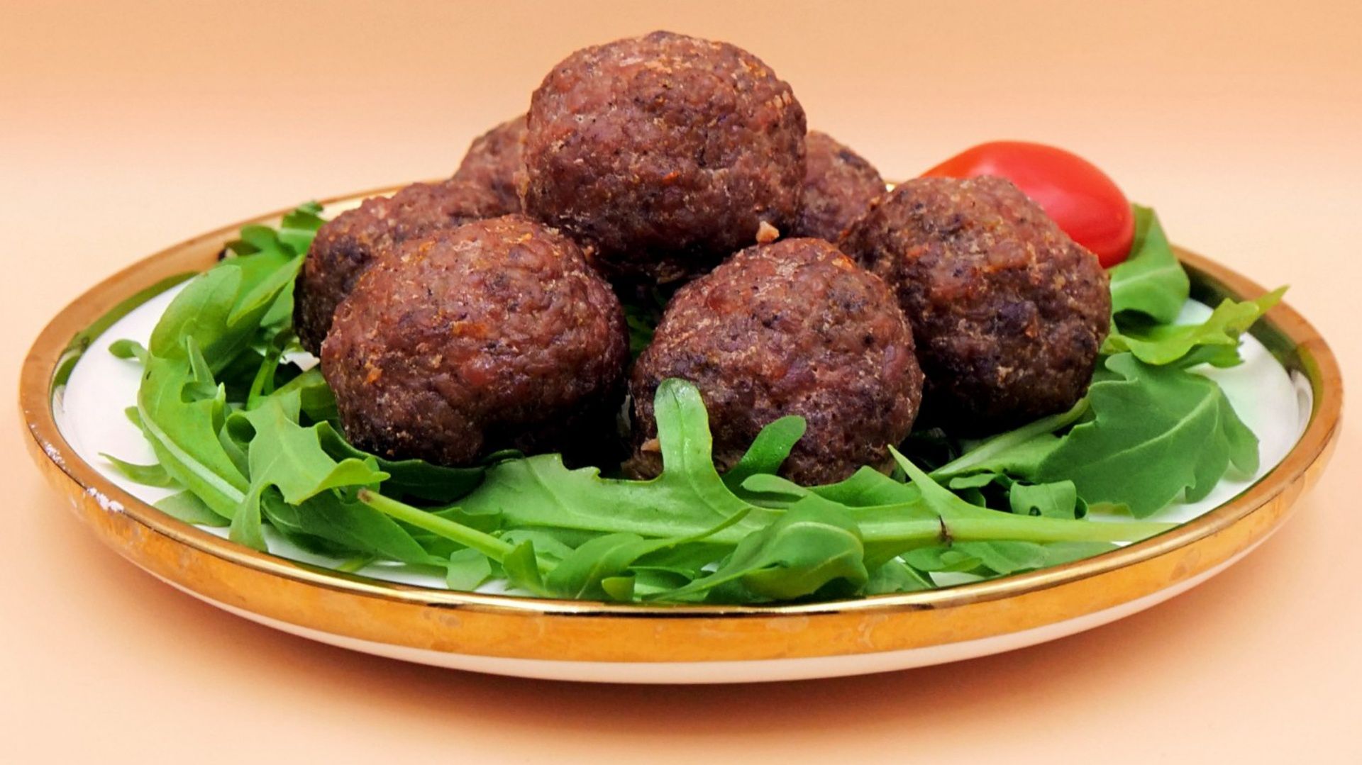 Te mięsne kulki z 3 składników robią furorę na każdym obiedzie. Są bardzo soczyste