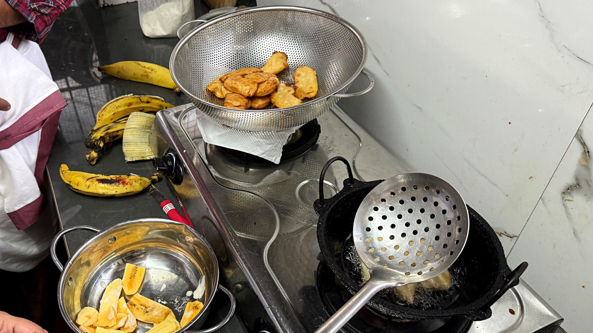 Ryż się nie sklei, warzywa zyskają intensywny kolor, a sos będzie kremowy. Takie triki stosują szefowie kuchni