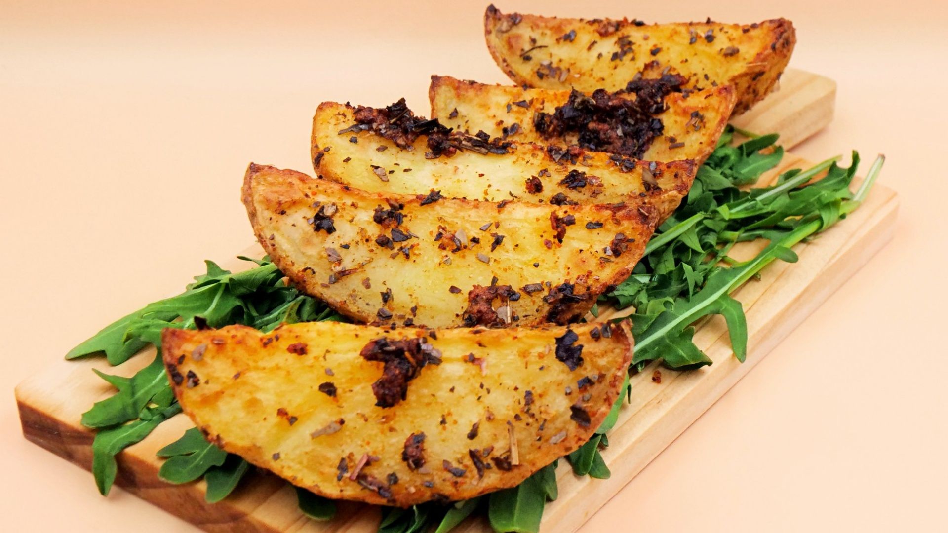 Zwykłe ziemniaki? Nie tym razem. Ten przepis zrobi z nich danie, które każdy pokocha