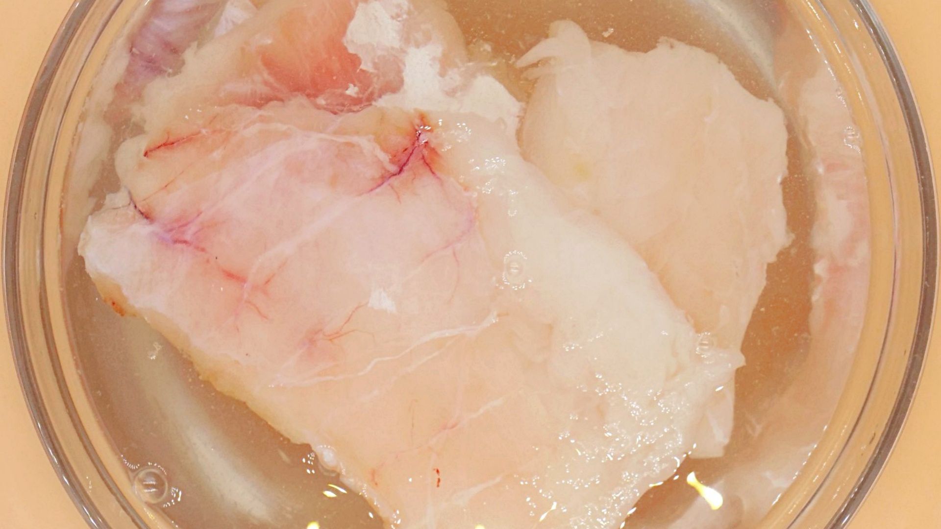 Zamiast za rybę, płacisz za wodę. Nie daj się oszukać przed świętami