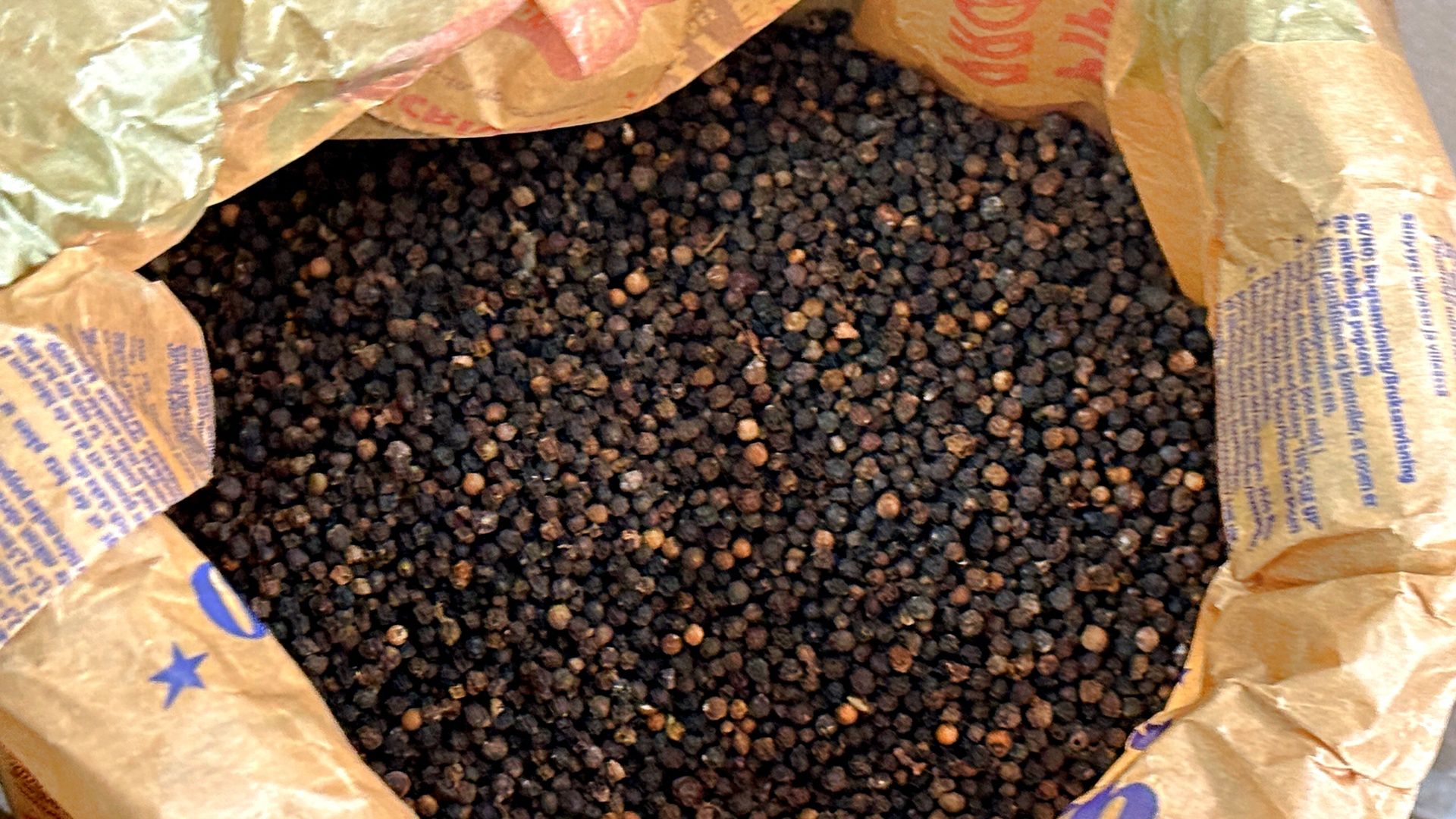 Prawie każdy dodaje do rosołu albo duszonego mięsa. Oto jak naprawdę wpływa na zdrowie