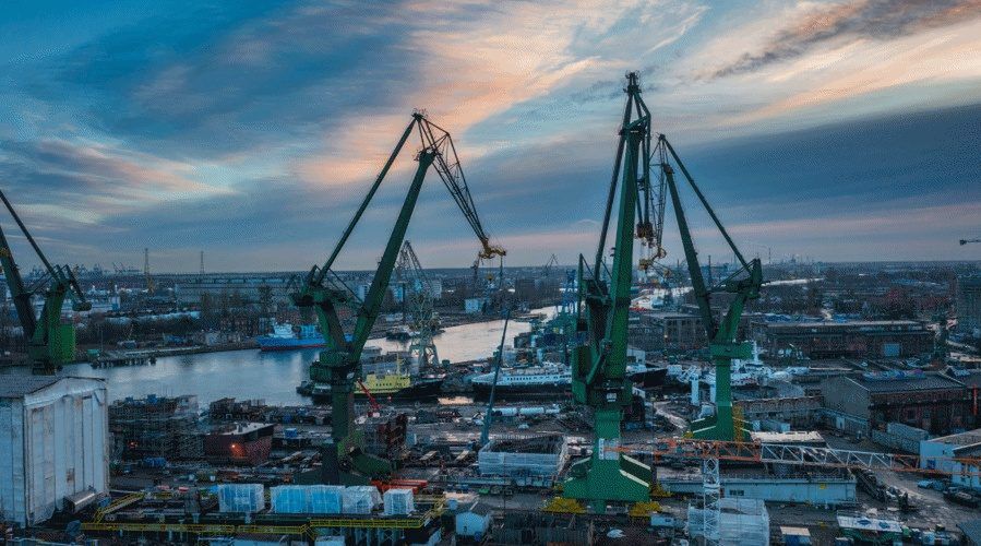 Umowa o budowę statku. "Liquidated damages" a "penalty"