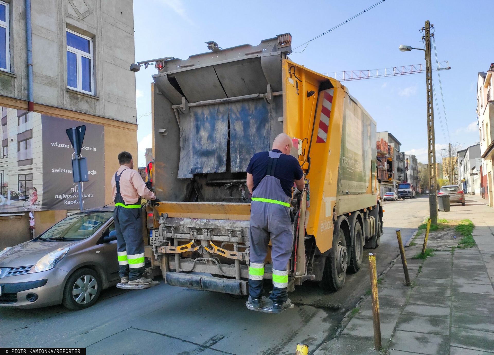 Zarobki kierowców śmieciarek. Oto ile dostają "na rękę"