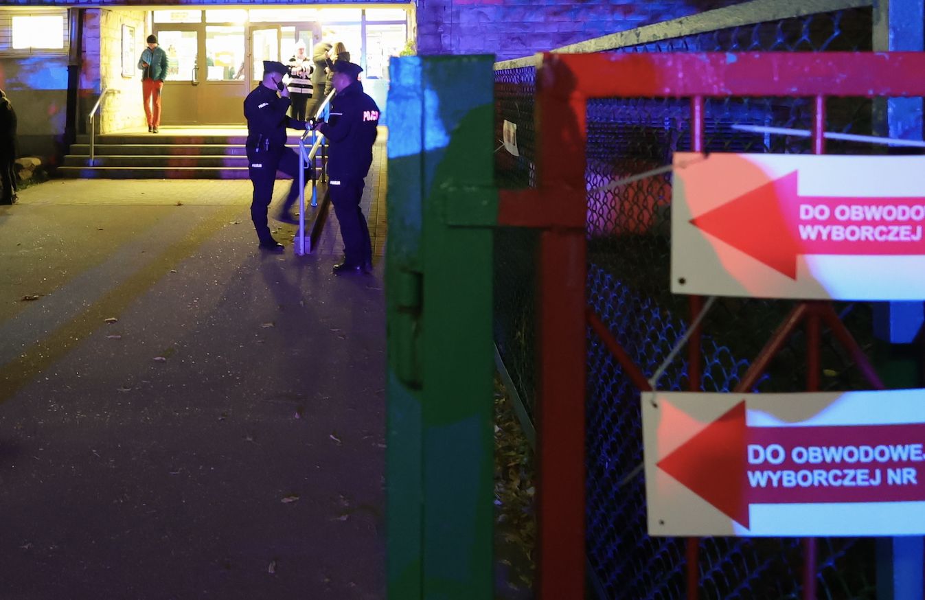 Groźny incydent w Gdańsku. Mężczyzna z nożem przed lokalem wyborczym