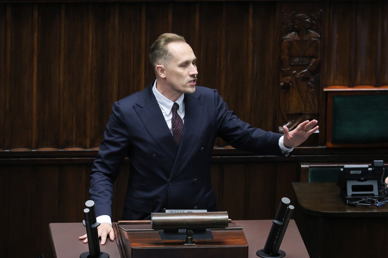"Zdesperowany". Konfederacja żąda likwidacji abonamentu RTV i TVP Info
