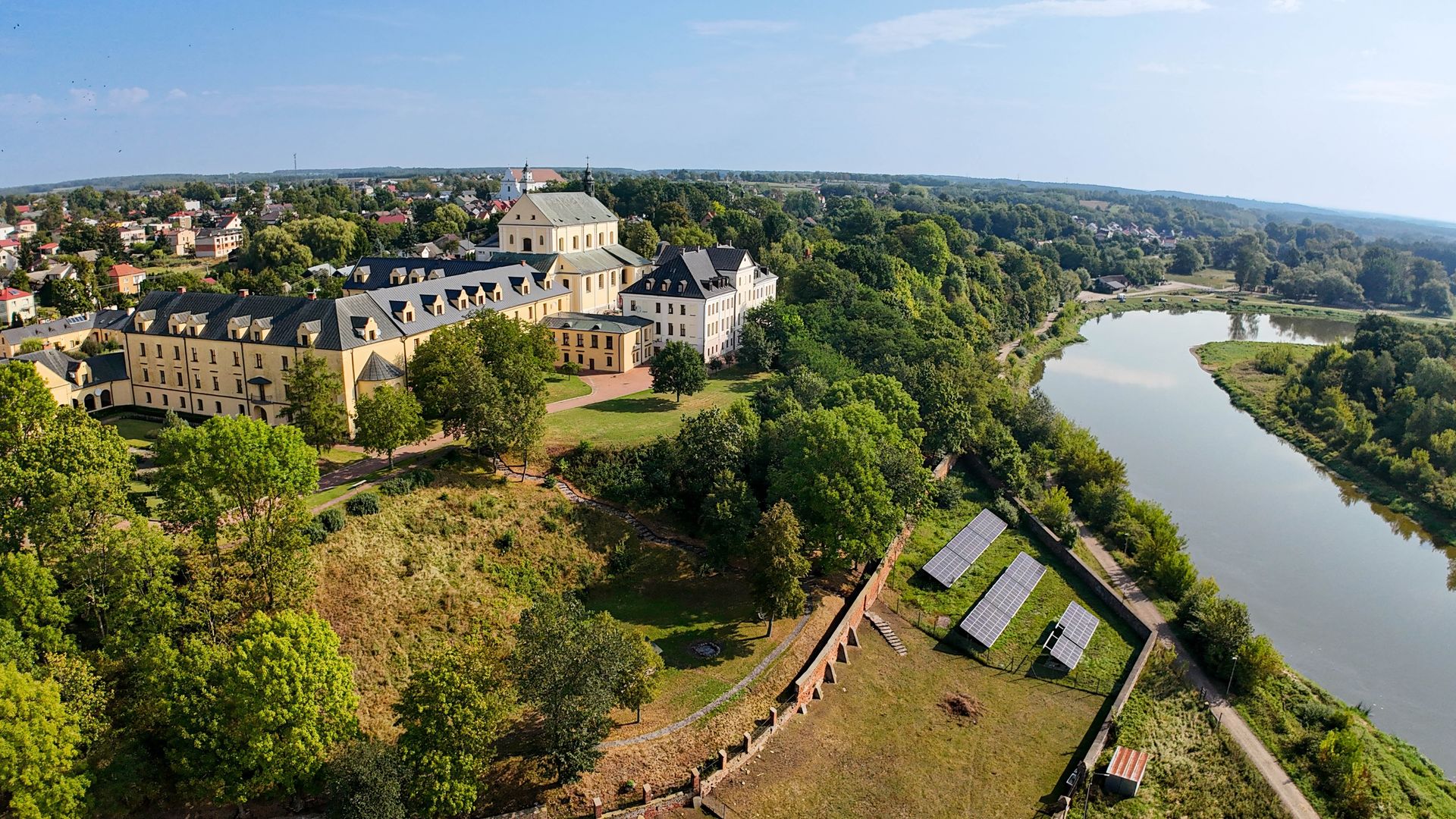 Urokliwe miasteczko w Polsce. Tu dorastał Daniel Olbrychski i kocha to miejsce do dziś