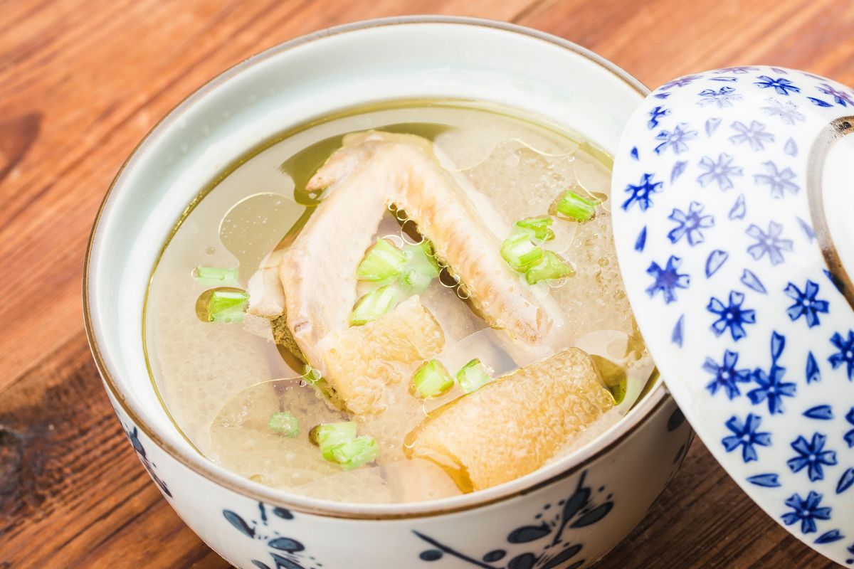 Dawniej rosół gotowano na tym mięsie. Dziś kojarzy się tylko ze szkodnikiem z balkonu