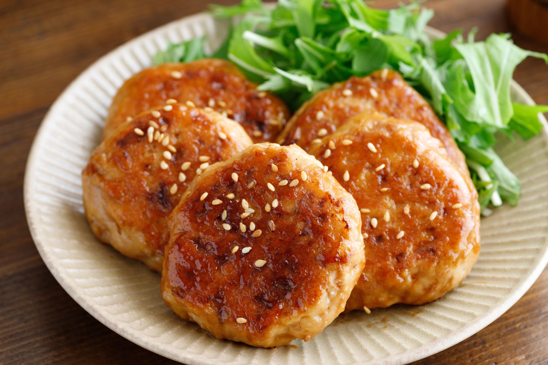 Nawet jeżeli nie lubisz strączków, te kotlety pokochasz. Włoski przepis na 1 patent z serem