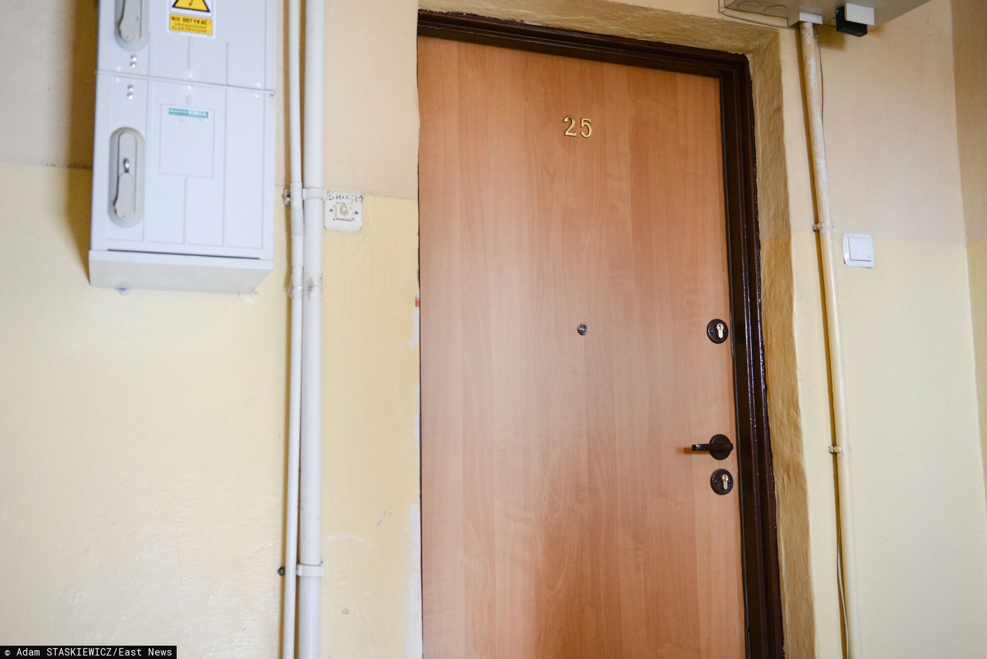 Wyważyli drzwi do mieszkania. Prokuratura prowadzi śledztwo