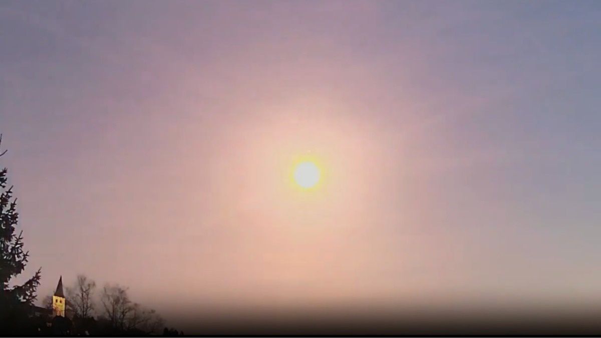 Ognista kula nad Europą. ESA bada bolid, którego odłamki uszkodziły dach