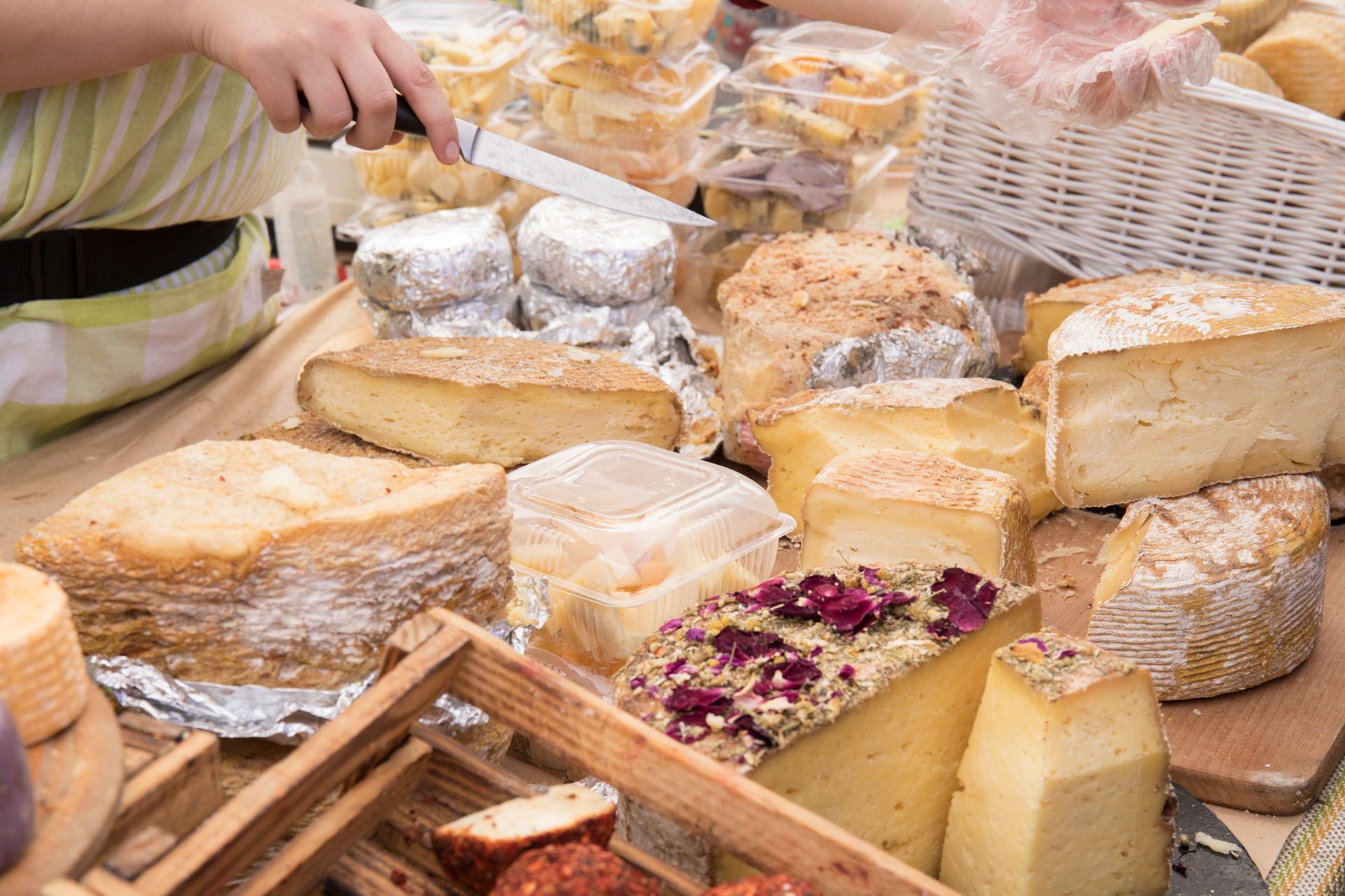 Najzdrowszy ser czy "puste kalorie"? Sprawdź, co naprawdę kładziesz na kanapkę