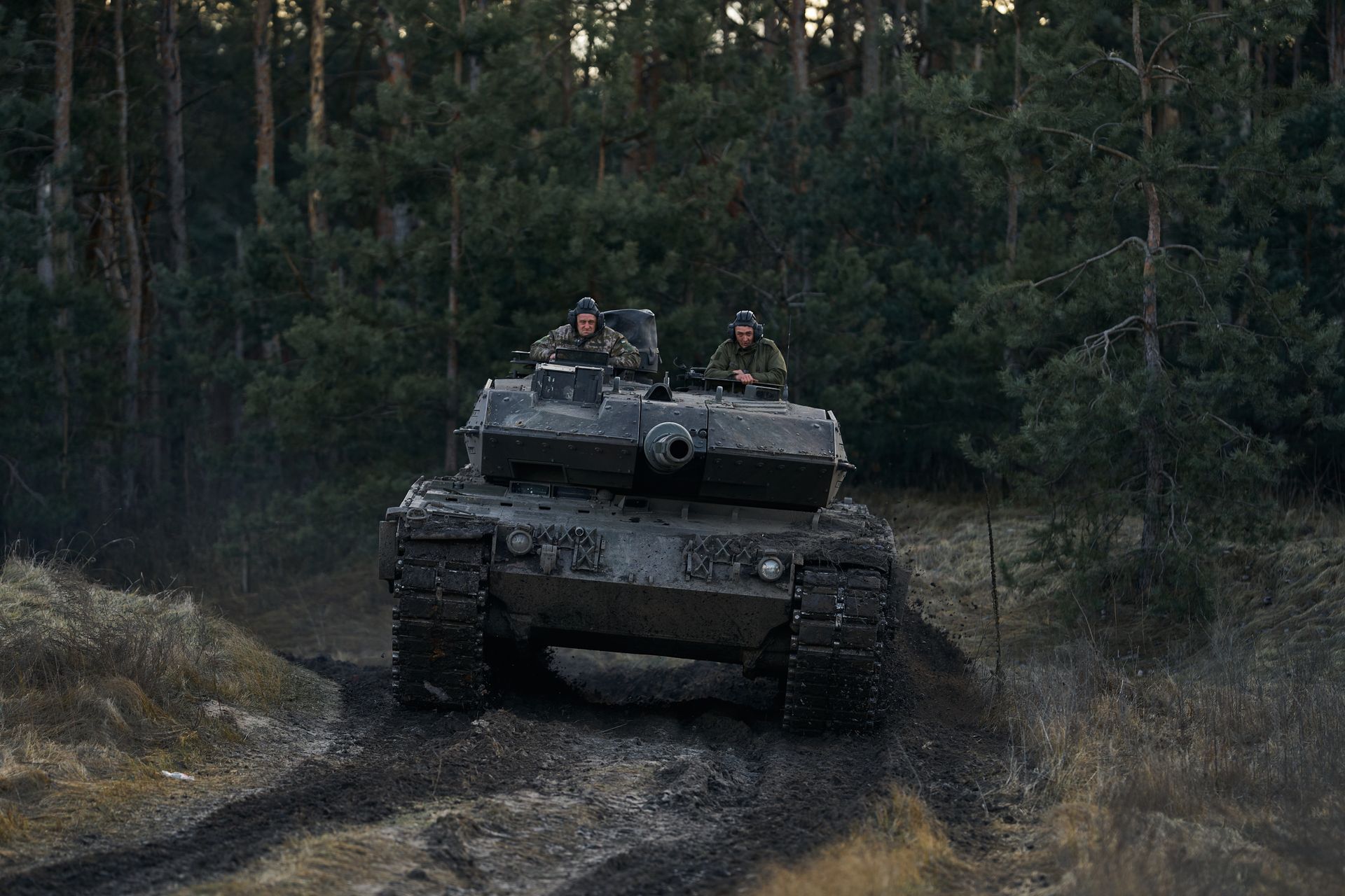 Pomagają Ukrainie na potęgę. Wysyłają więcej niż USA