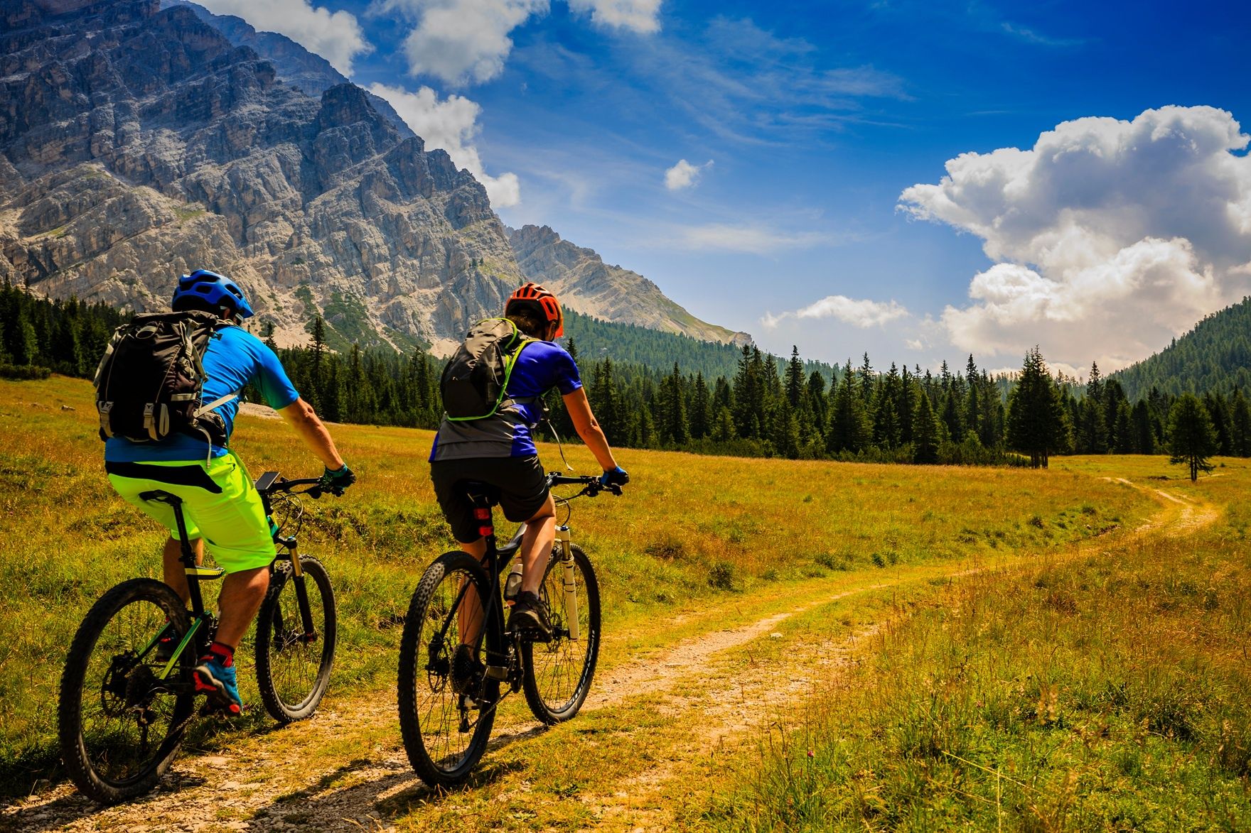 TOP rowery trekkingowe – letnie przejażdżki bez przeszkód