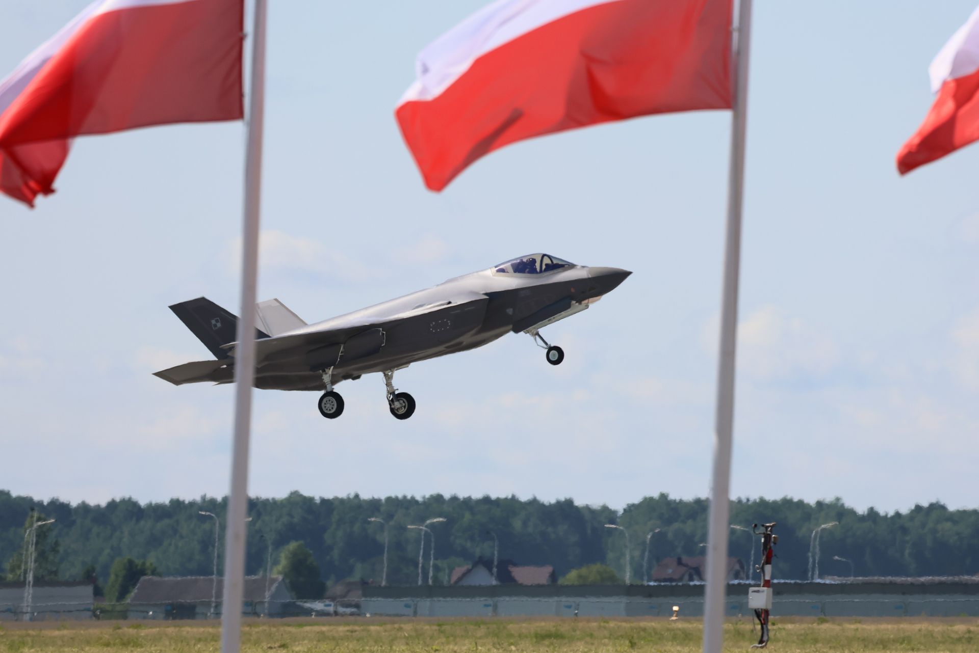 TVN24 zrealizował transmisję z powitania F-35. Ministerstwo w końcu zabrało głos