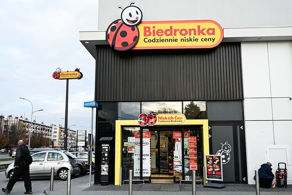 Prawie 10 tys. zł za pracę w sklepie. choćby tyle za pracę w Biedronce
