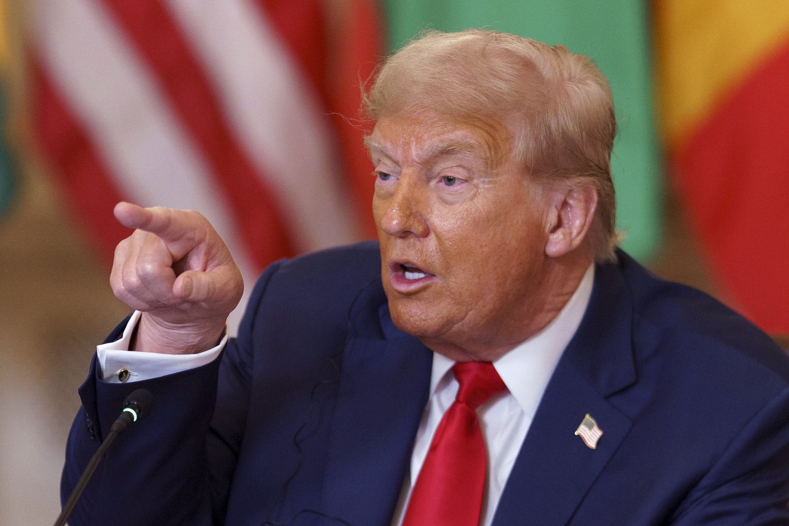 Trump idzie na wojnę w Kanadą. Cła uderzą w ludzi