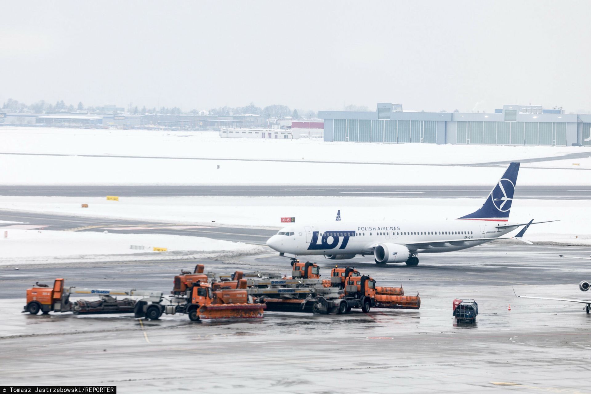 Lotniska z problemami. Przez pogodę część lotów odwołano
