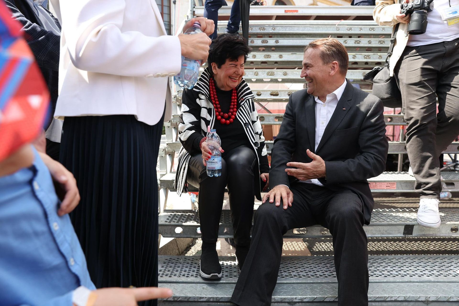 Zdjęcie z marszu podbija sieć. "Ponad podziałami"