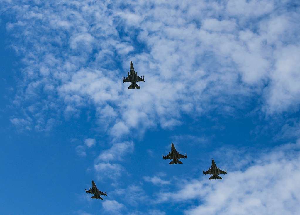Amerykanie żegnają polskiego pilot. Formacja Missing Man nad Białym Domem