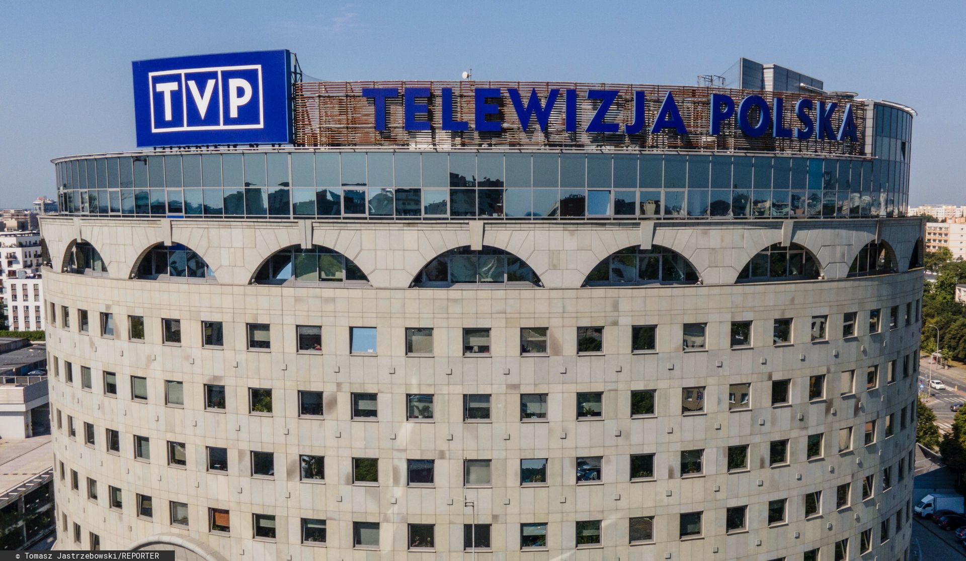 Spotkanie ze sztabami przed debatą w TVP. Kolejne reakcje