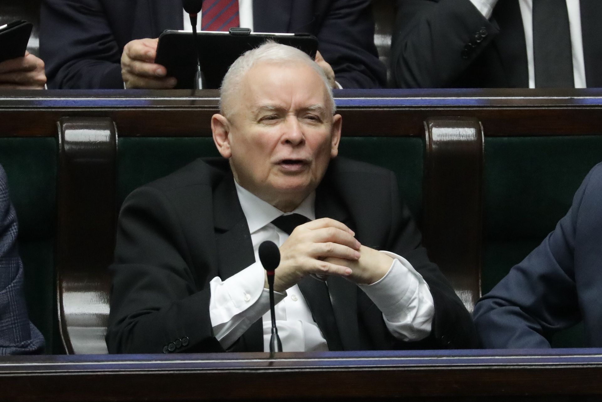 Kaczyński wyszedł na mównicę. Musiał interweniować Hołownia